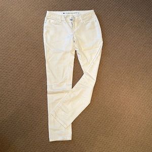 Celebrity Pink size 3 white stretch jeans. Relaxed at ankle.